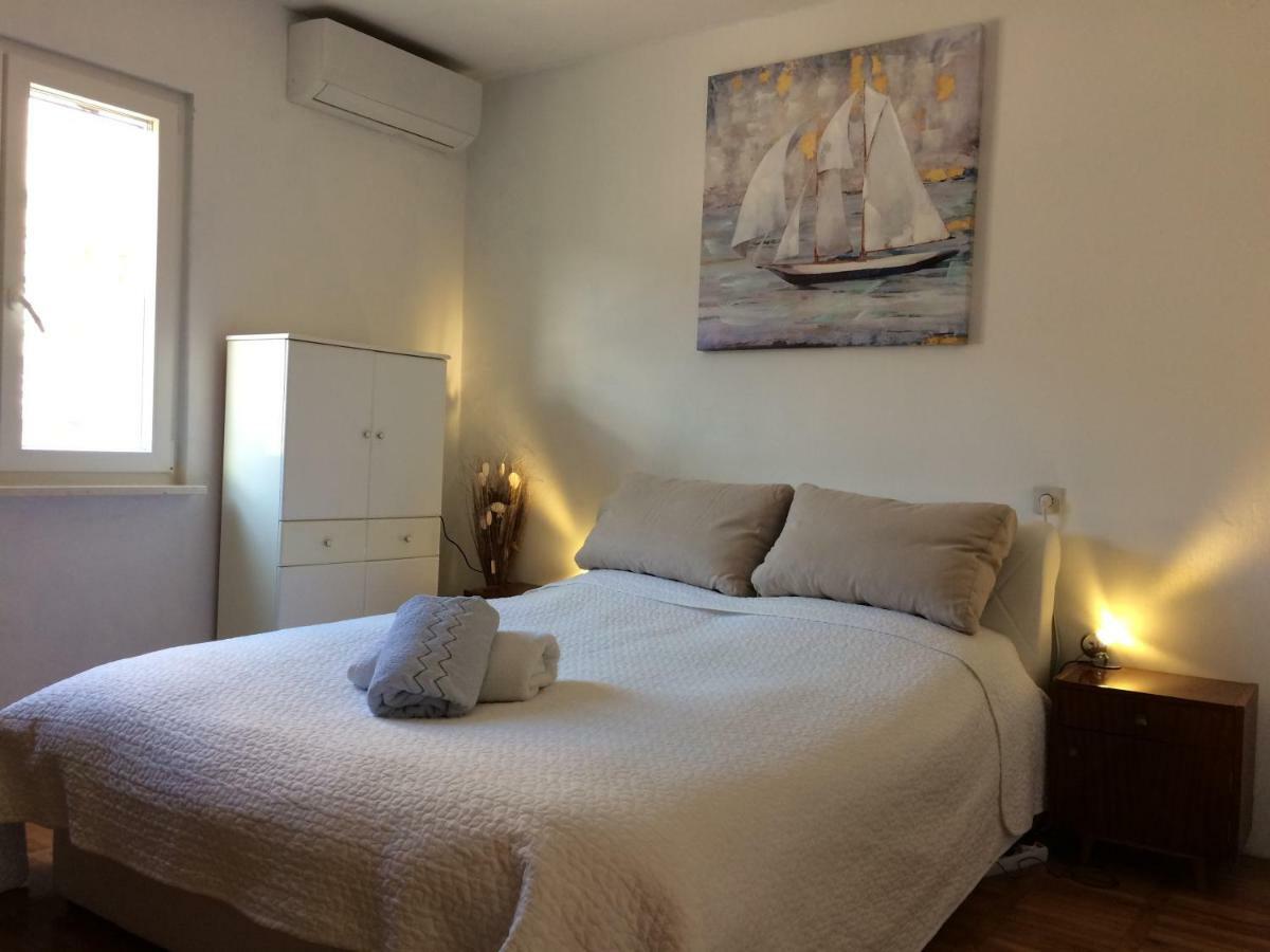Apartment Marina Комижа Екстер'єр фото
