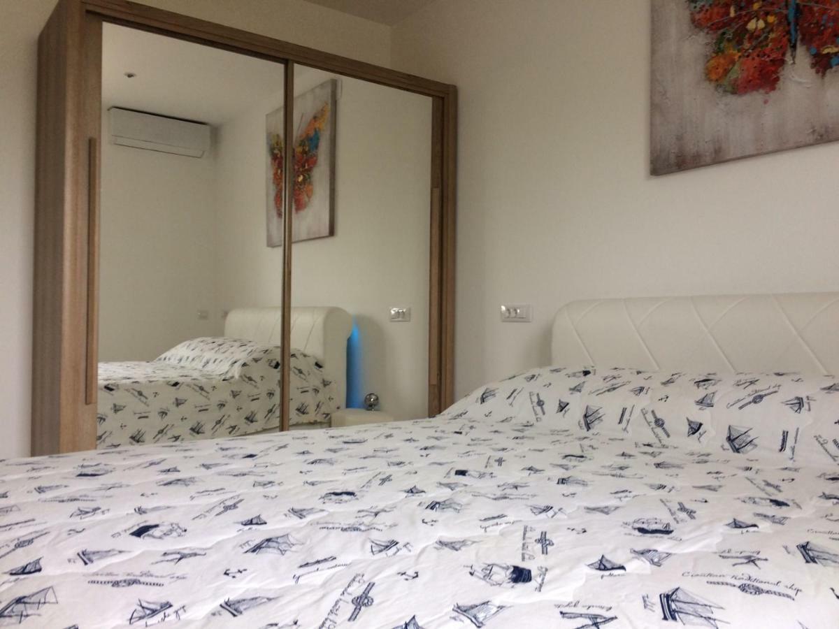 Apartment Marina Комижа Екстер'єр фото